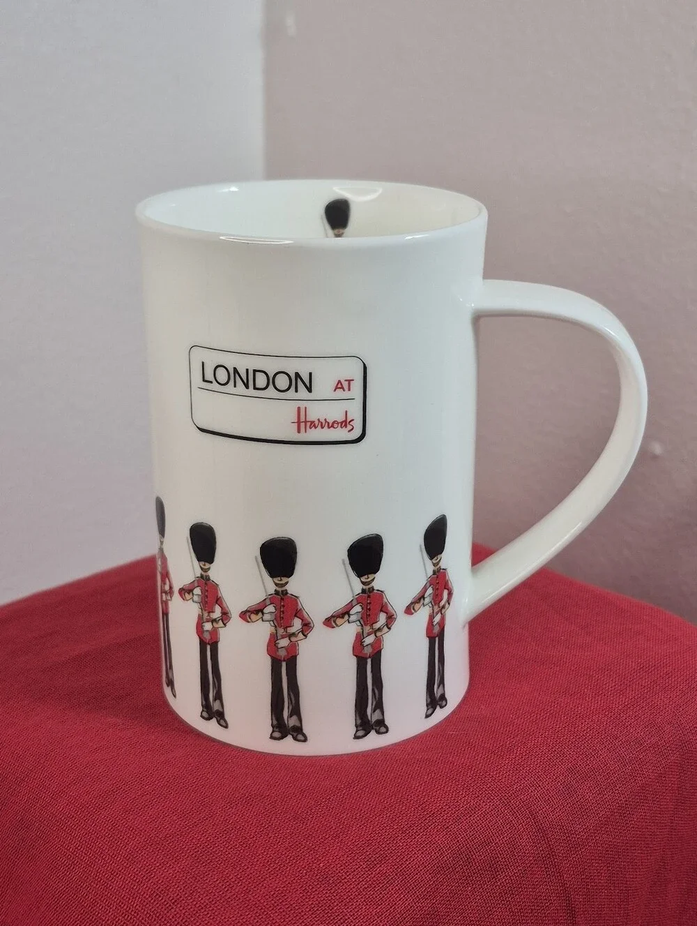 Vintage London at Harrods Queen's Guard Fine Bone China Coffee Mug 12 oz *Mint